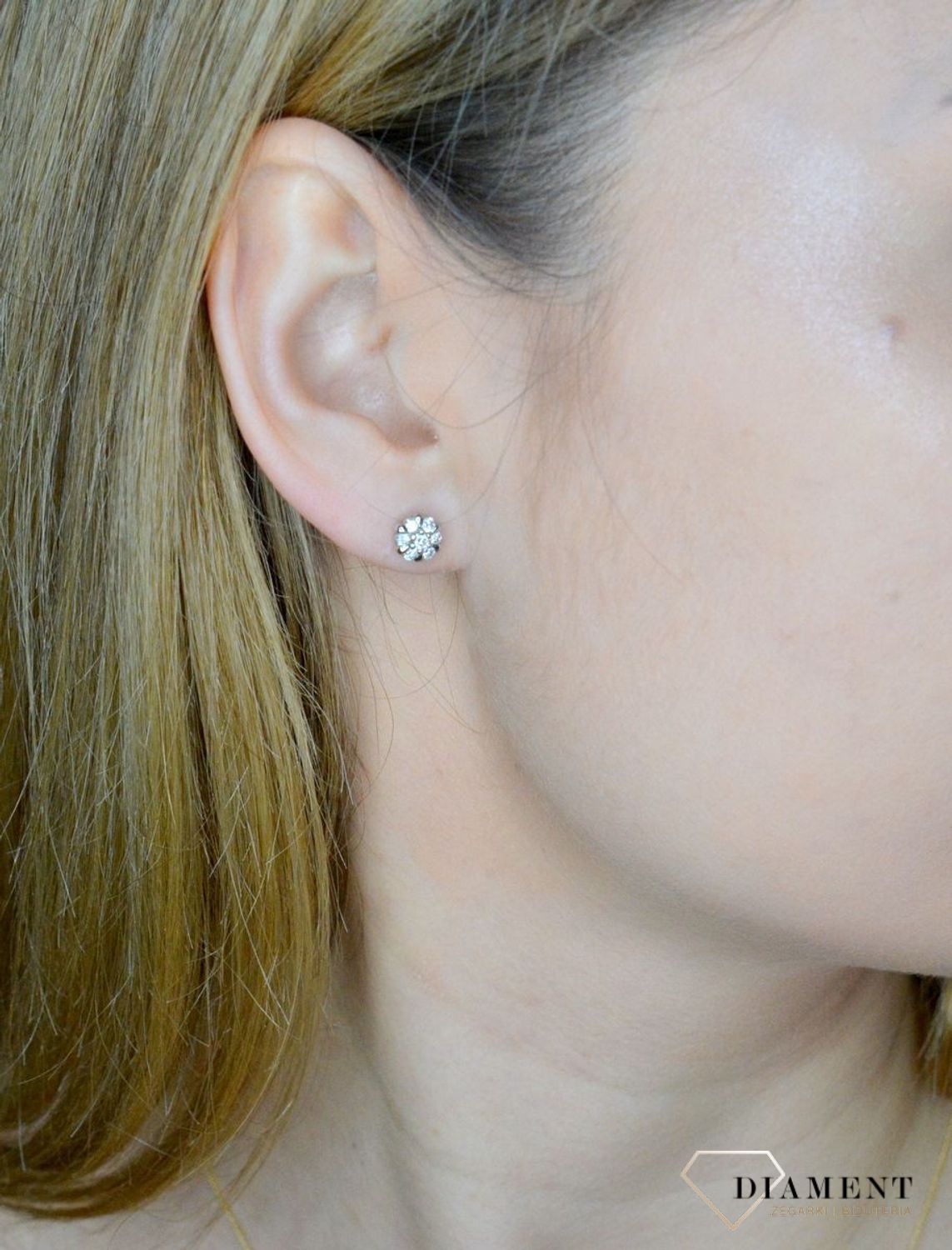 Złote kolczyki damskie 585 kwiatki z diamentami 05263 W-TCRSI-P1 0,44ct14.  Przepiękne kolczyki kwiatki złote z brylantami z zapięciem typu sztyft wykonane zostały z 14- karatowego złota próby 585. Klasyka w najlepszym wydaniu.jpg